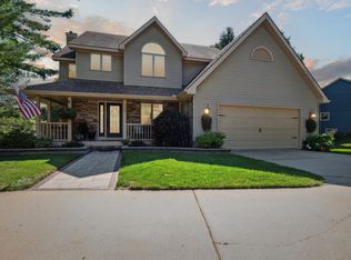 727 Tanbark Dr, Dimondale, MI 48821