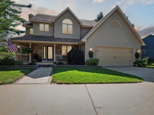 727 Tanbark Dr, Dimondale, MI 48821