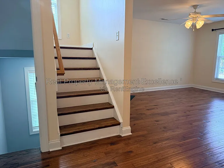 305 Holly Thorn Trce — Photo 24