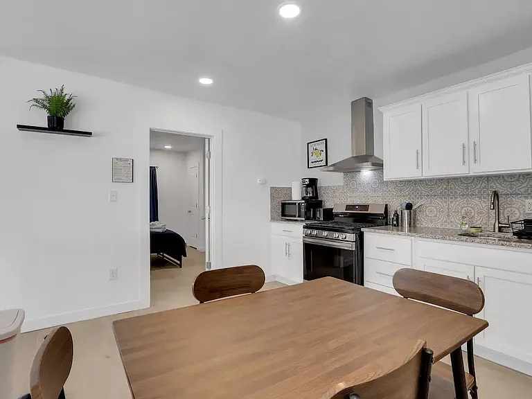 Full Kitchen with Dining Table