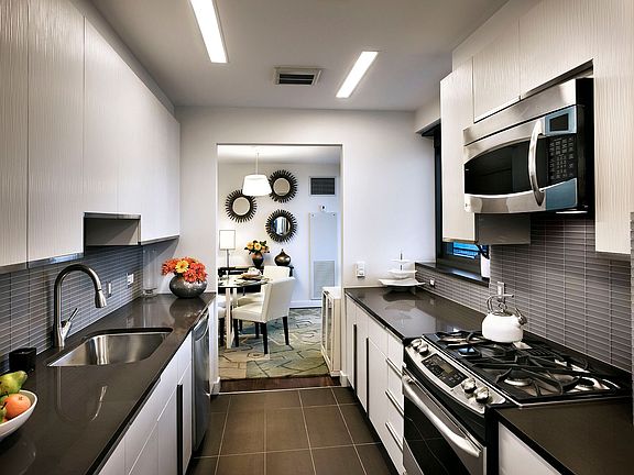 5th image of 200 W 67th St APT 29f
