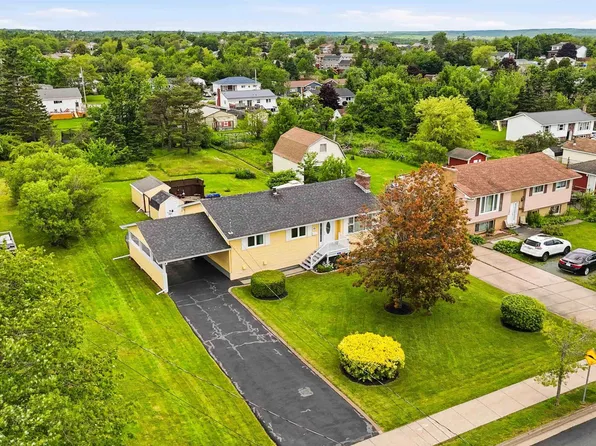 42 Astral Dr, Halifax, NS B2V 1B2