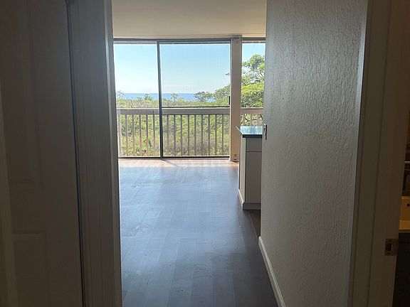 Hallway to livingroom