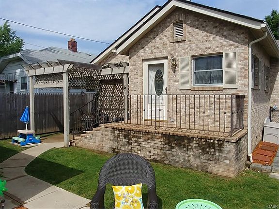 3rd image of 2623 Lynhurst Ave