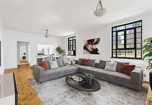 5th image of 307 E 44th St APT 1802