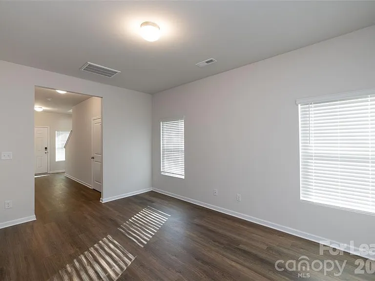 1419 Amhurst St — Photo 14