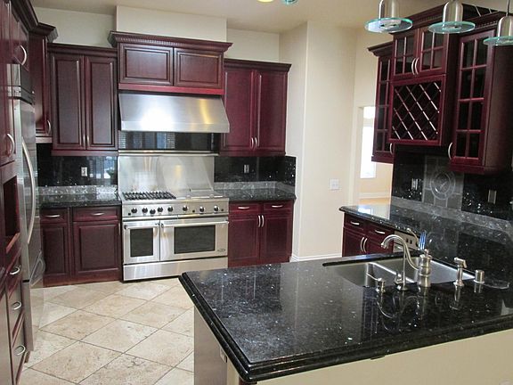4th image of 558 Rembrandt Dr