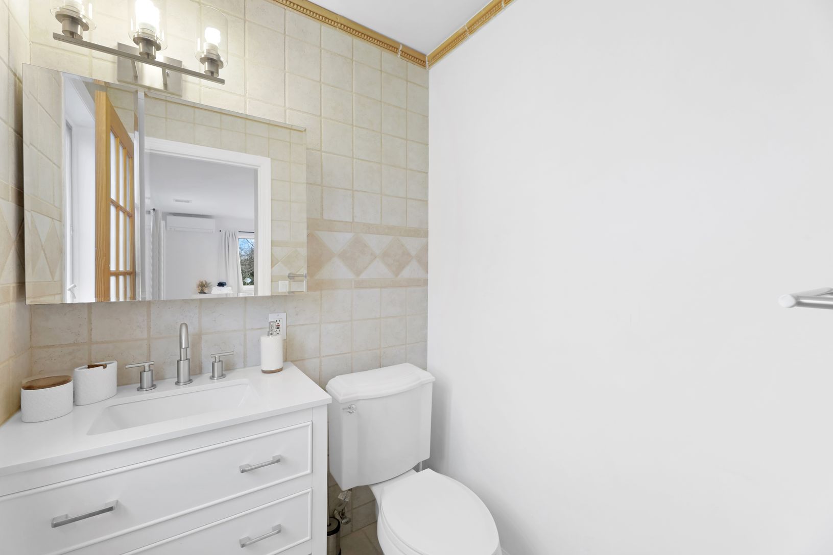  En-Suite Half Bathroom