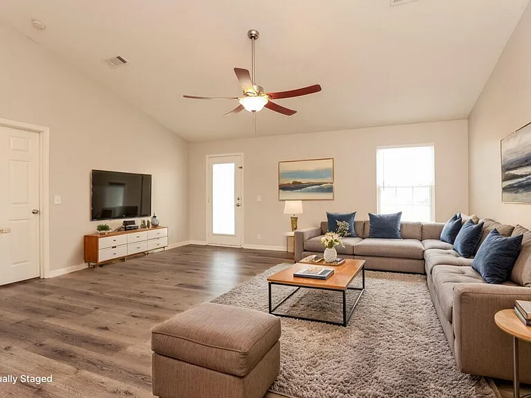 1316 S Hampton Ct — Photo 3