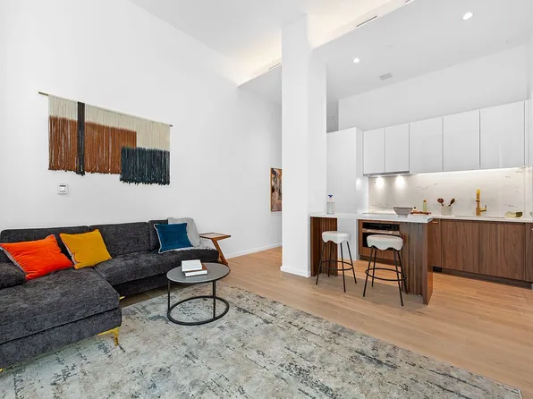 330 Grand St #1B, New York, NY 10002