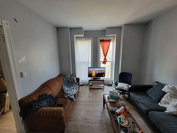 2nd image of 529 Johnson St #B