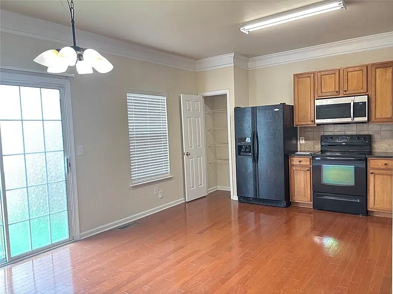 2215 Landing Walk Dr — Photo 6