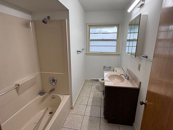 4th image of 223 Crescent Dr