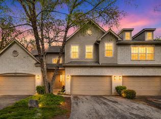 2833 Granite Ct, Prairie Grove, IL 60012