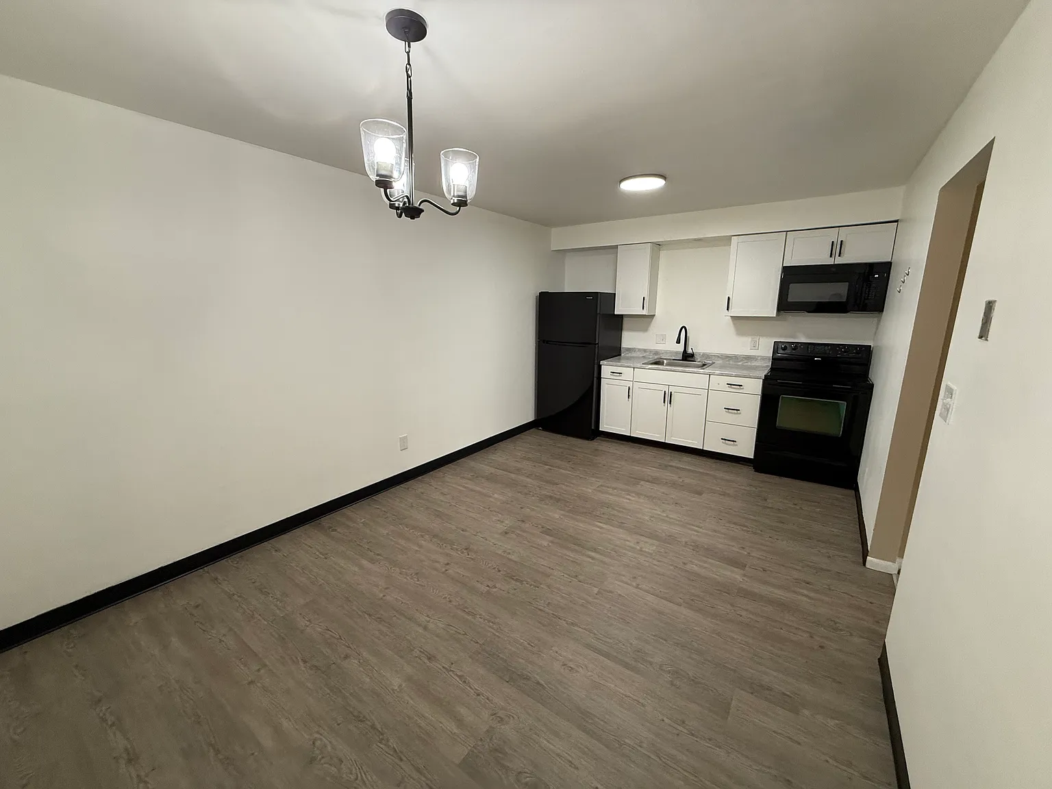 1125 N Highland Ave — Photo 2