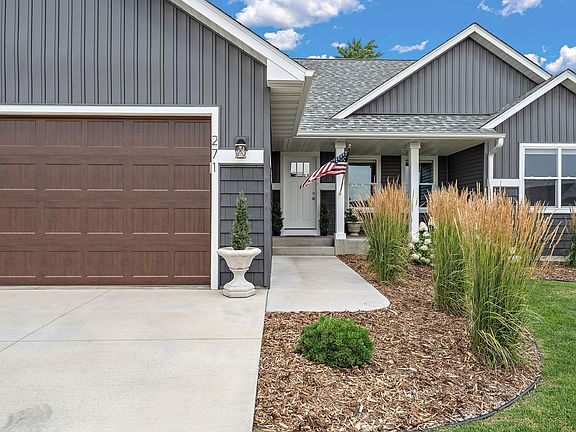 3rd image of 271 Eagle Ridge Dr