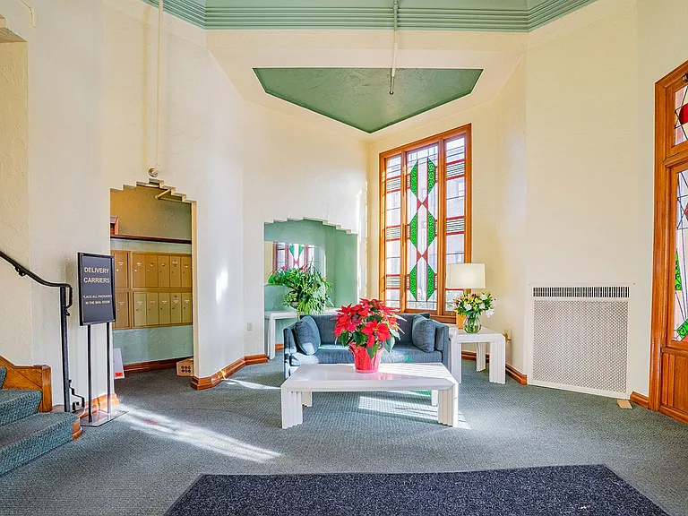 Franconia Apartments — Photo 2