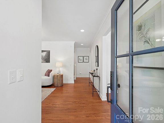 4th image of 2232 Shenandoah Ave
