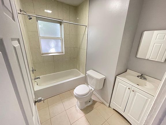 4th image of 72 Linden Ave #2