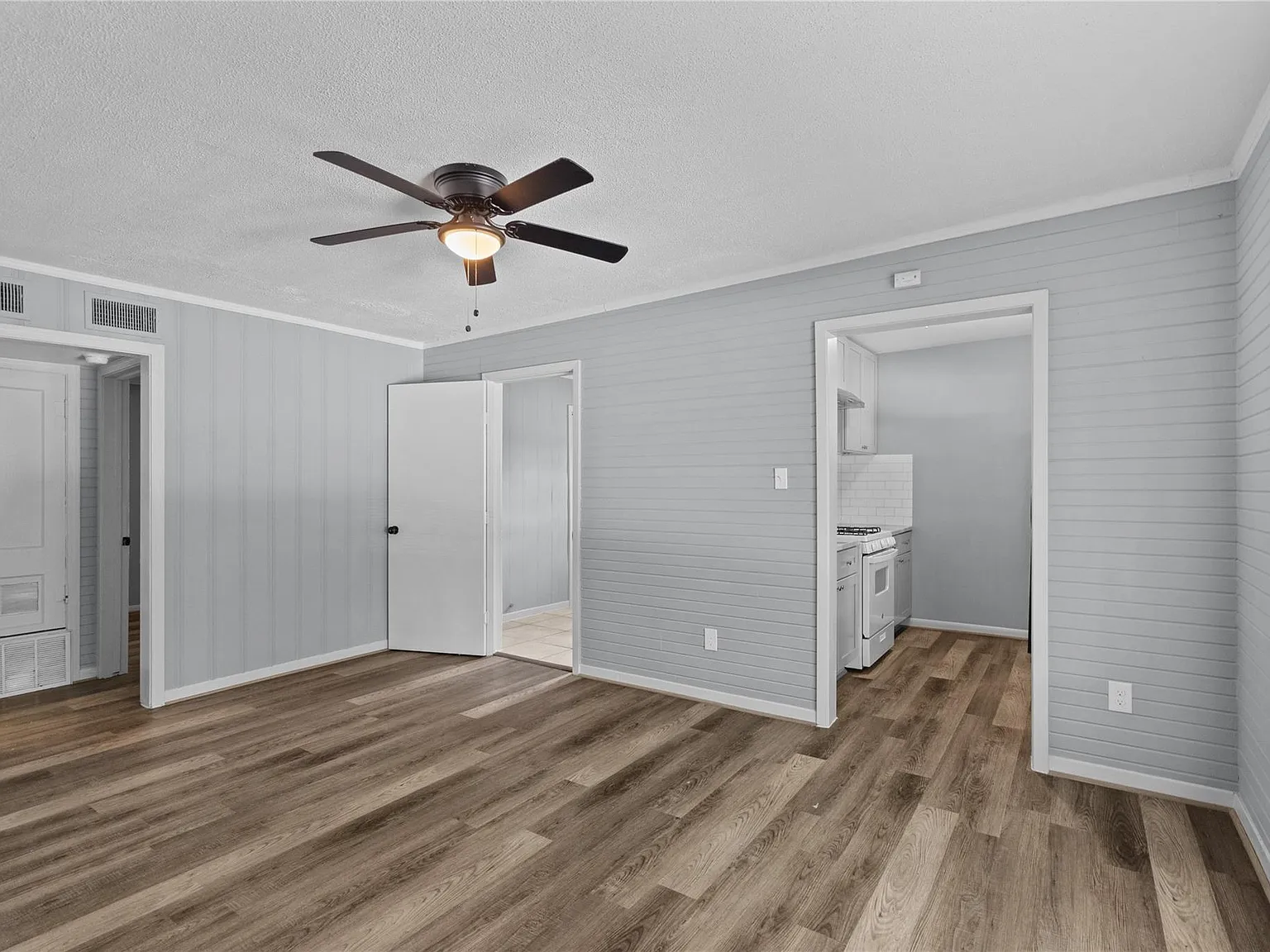 2 bed, 1.0 bath, 710 sqft, $925 — Photo 3
