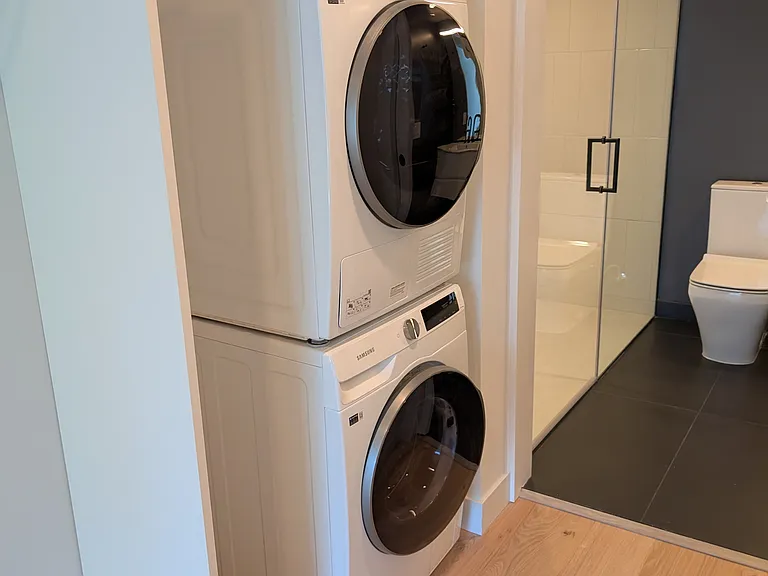 Washer-Dryer included