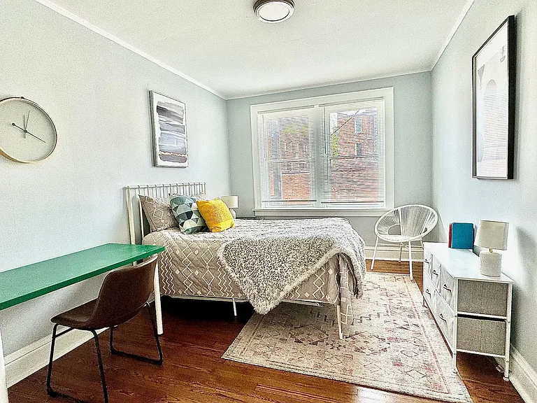 Lindenwood & Chippewa Apartments — Photo 9