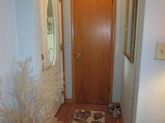5th image of 403 W Amber Lake Dr