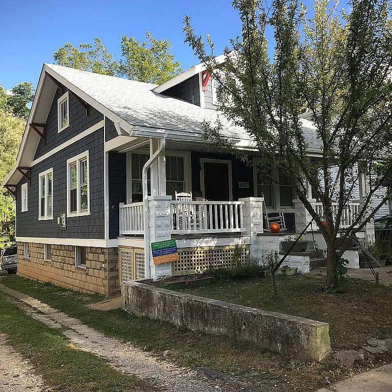4221 32nd St photo 1