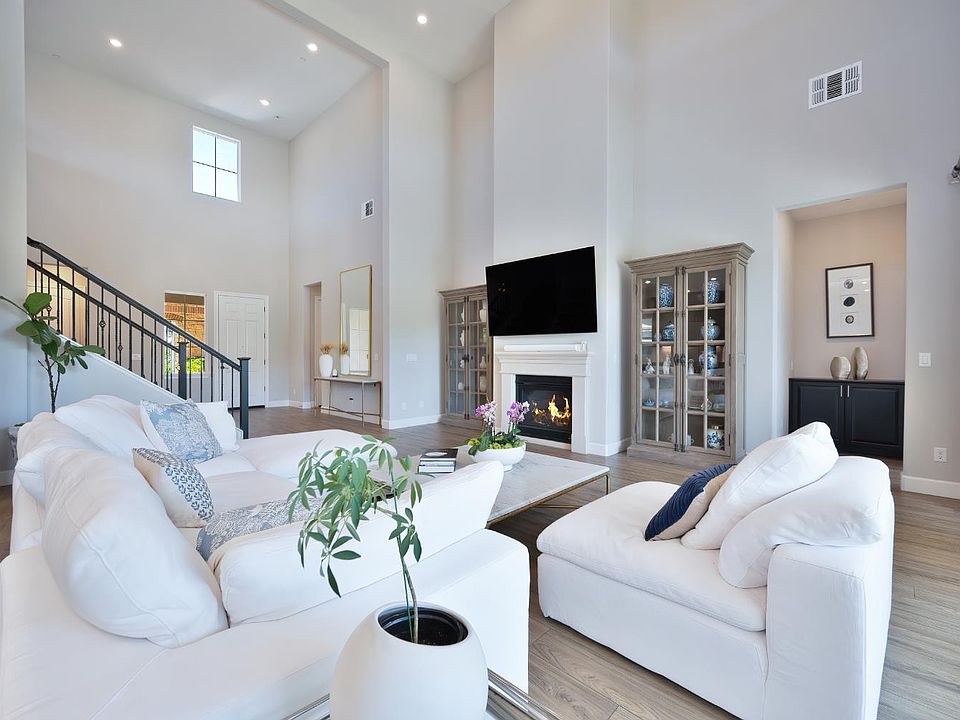 1st image of 1014 Hogarth Way