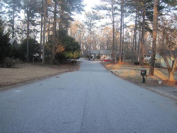 4th image of 2604 Majestic Way