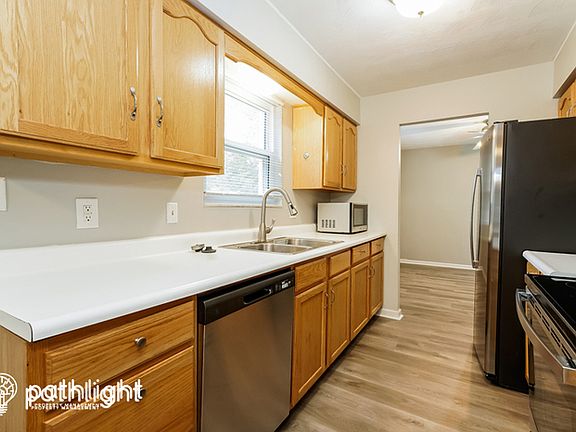 4th image of 907 Wood Creek Pl