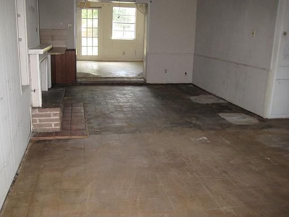 4th image of 12335 High Meadow Dr
