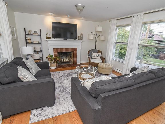 4th image of 915 Terrace Dr