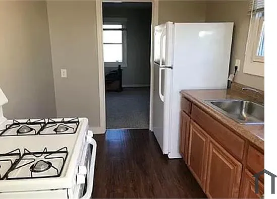 545 York St — Photo 3