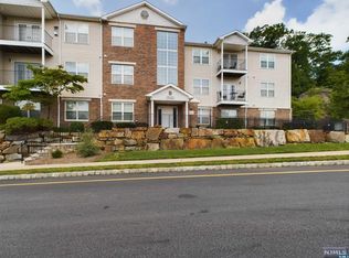 13 Mountainview Ct, Riverdale, NJ 07457