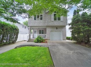 16 N Railroad St, Staten Island, NY 10312