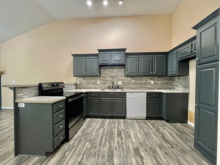 1805 Glenn Hendren Dr — Photo 9