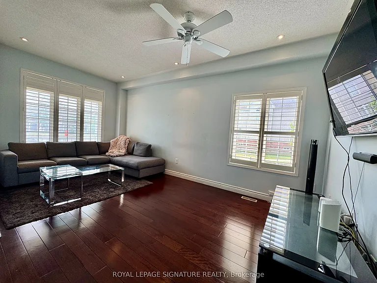 41 Yale Ln — Photo 2