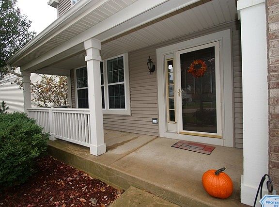 2nd image of 10447 Oxford Dr