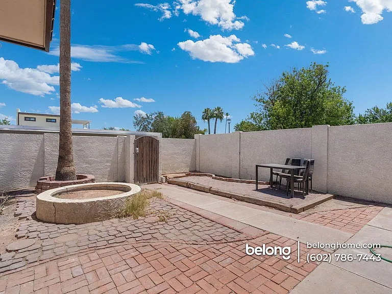 2240 W Carson Dr — Photo 2