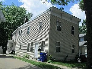 851 Oakland Rd NE