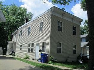 851 Oakland Rd NE, Cedar Rapids, IA 52402