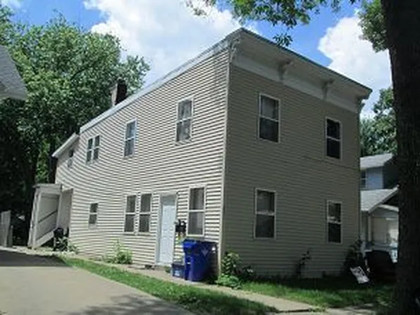 851 Oakland Rd NE, Cedar Rapids, IA 52402