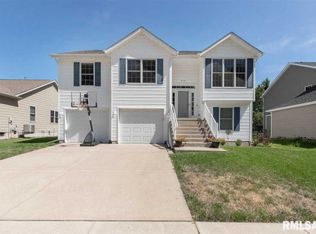 6745 Silver Creek Dr, Davenport, IA 52806