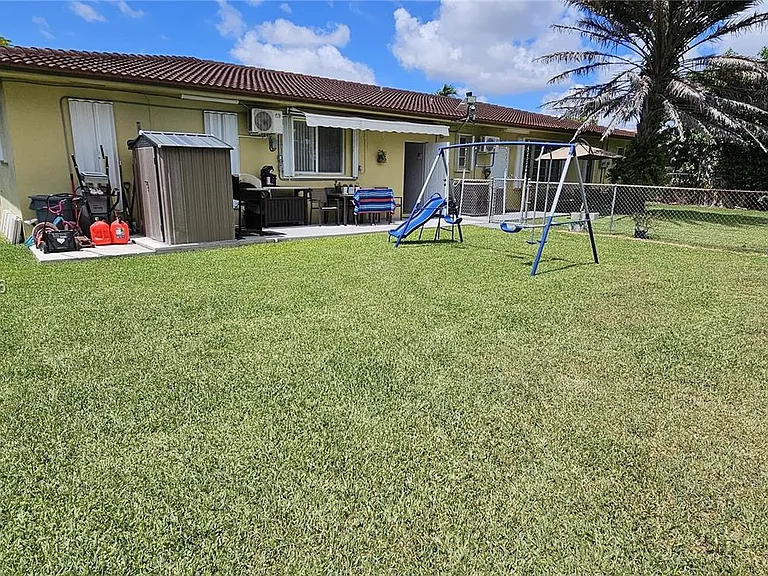 9721 SW 37th Ter — Photo 30