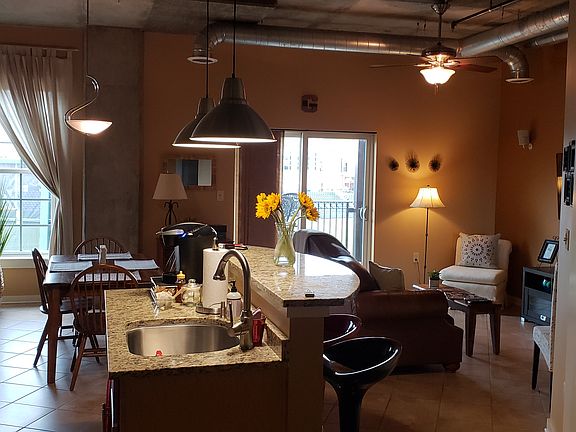 2nd image of 927 S Main St Unit 302