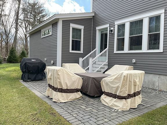4th image of 28 Daley Dr #28