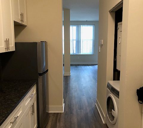 5th image of 213 Fitzwater St Unit 1C