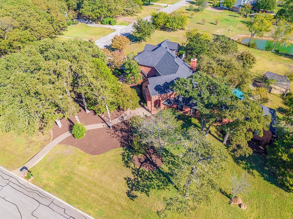 1st image of 305 Lake Trail Ct