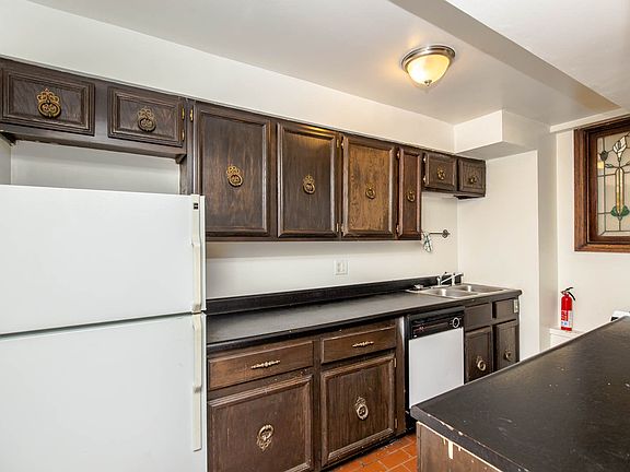 4th image of 1015 W Wolfram St #1015